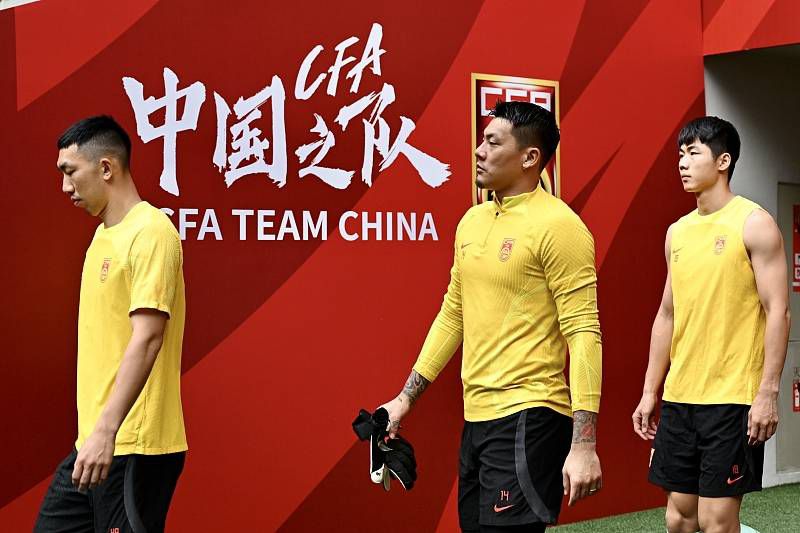 所以叶辰这个建议，在其他人看来，简直就是：离谱他妈给离谱开门，离谱到家了。